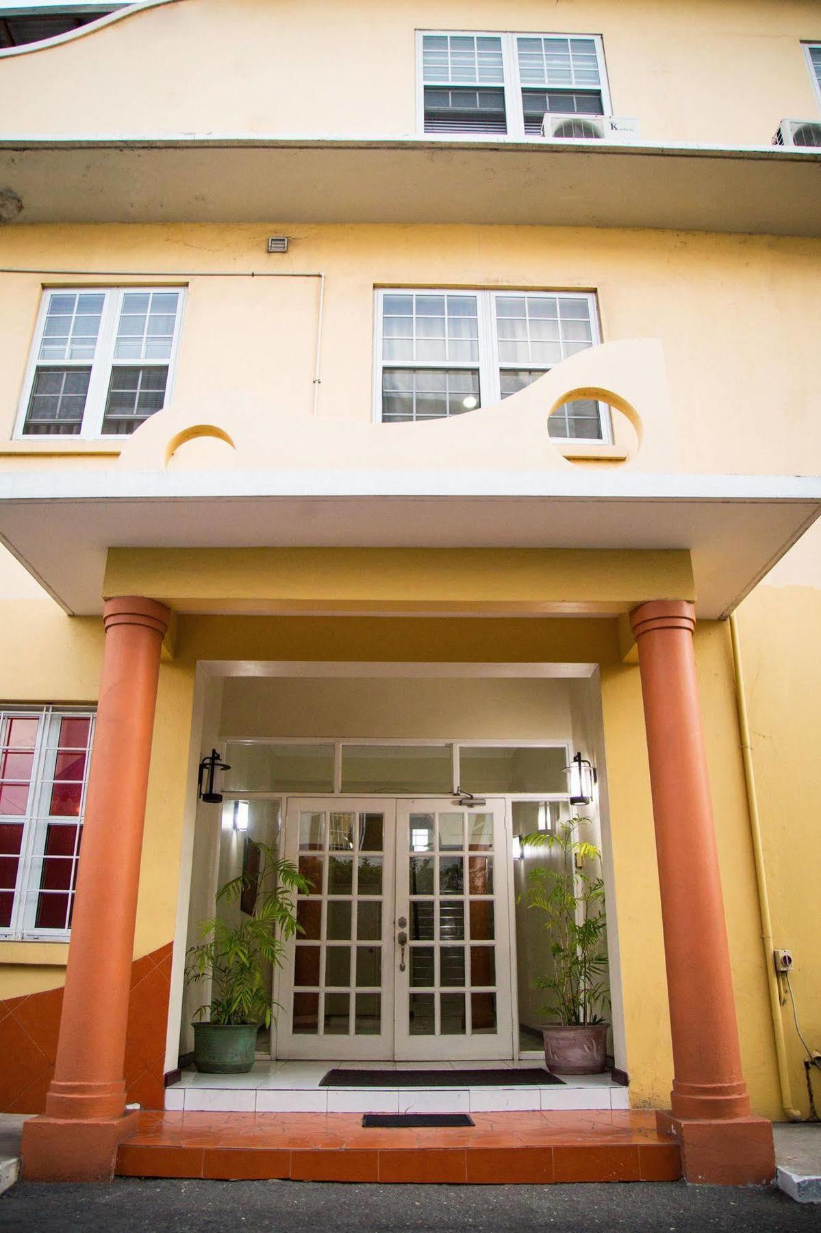 New Kingston Guest Apartment At Westbury מראה חיצוני תמונה