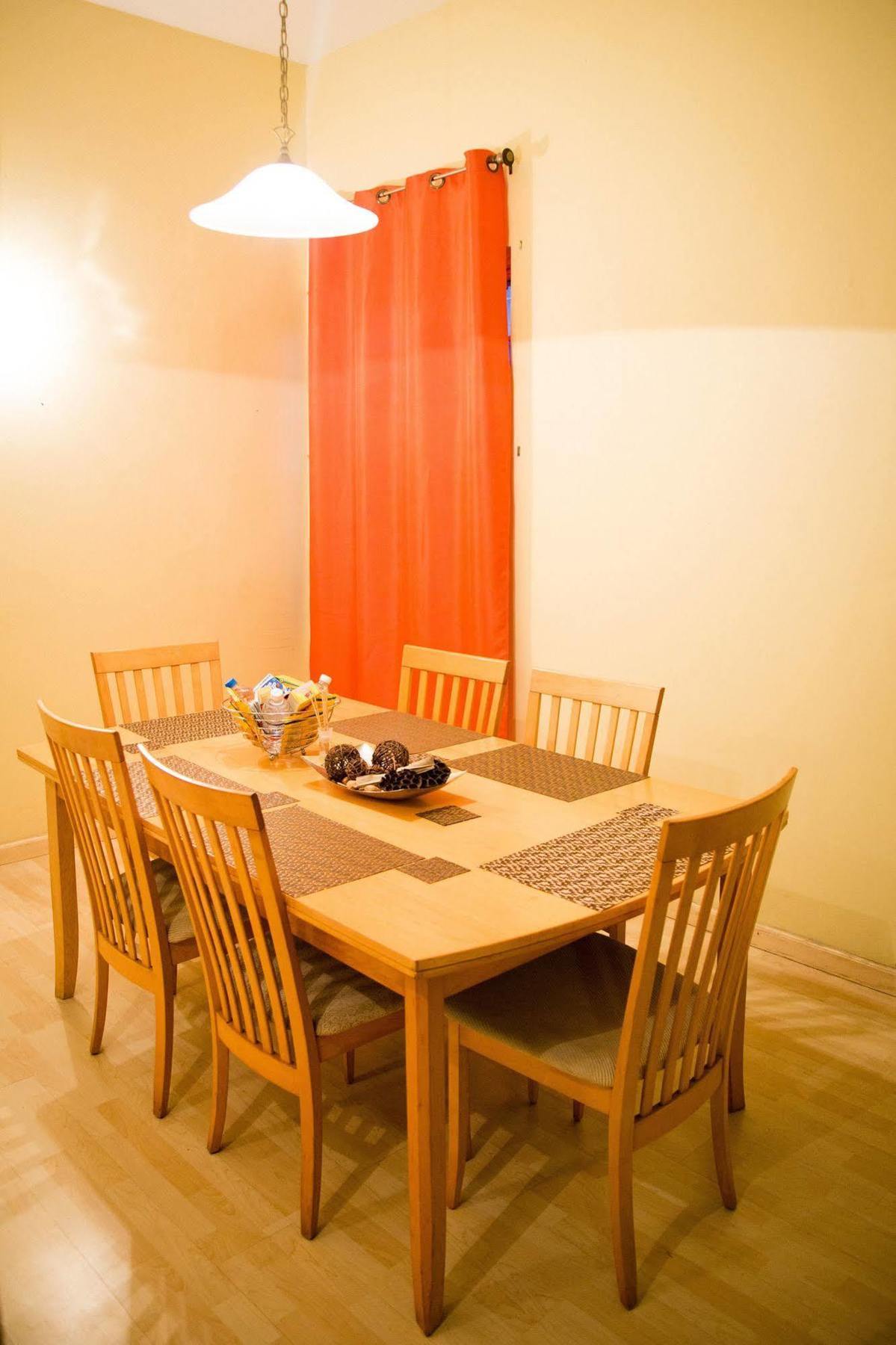 New Kingston Guest Apartment At Westbury מראה חיצוני תמונה