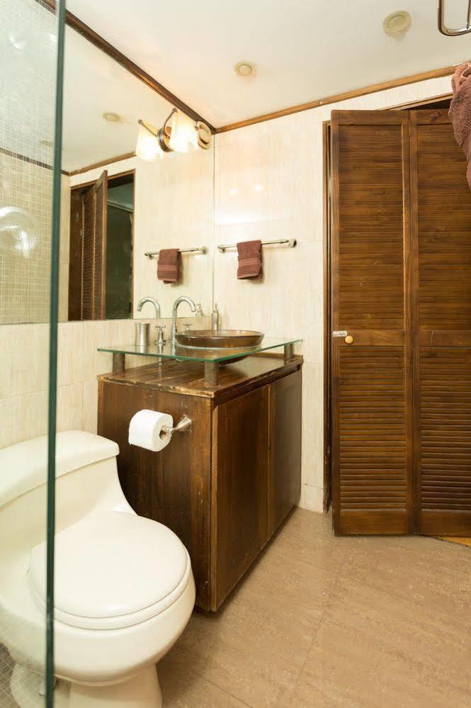 New Kingston Guest Apartment At Westbury מראה חיצוני תמונה